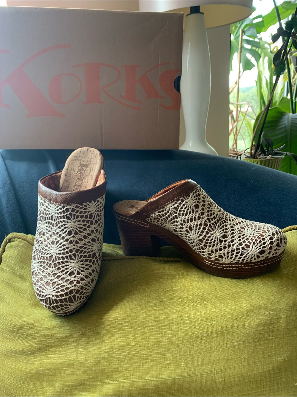NIB Korks Nora Natural White Crochet Clog Mules with Brown Trim - Size 6